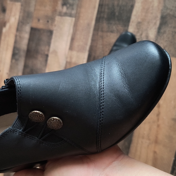 Clarks Ultimate Comfort Black Leather Zip Booties Sz 6 Women 36 EU - Picture 3 of 16